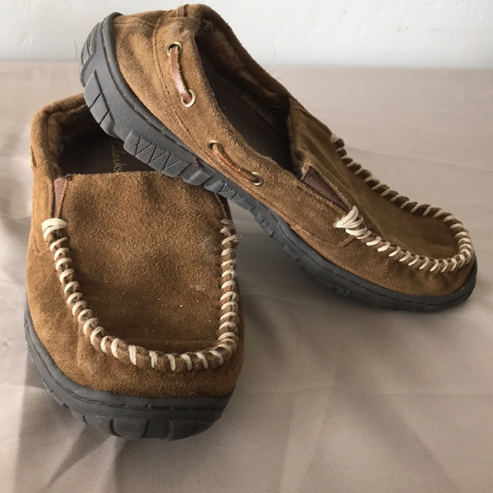 Men’s slippers size 9
